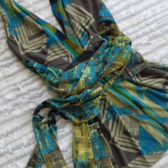 BCBGMaxAzria HALTER TOP W/WAIST TIE SIZE XS - Picture 2 of 4